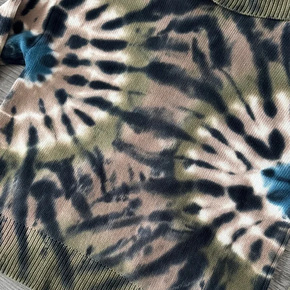 🌼YFG🌼 Chunky Tie-Dye Pullover Sweater, Size M - Picture 7 of 10